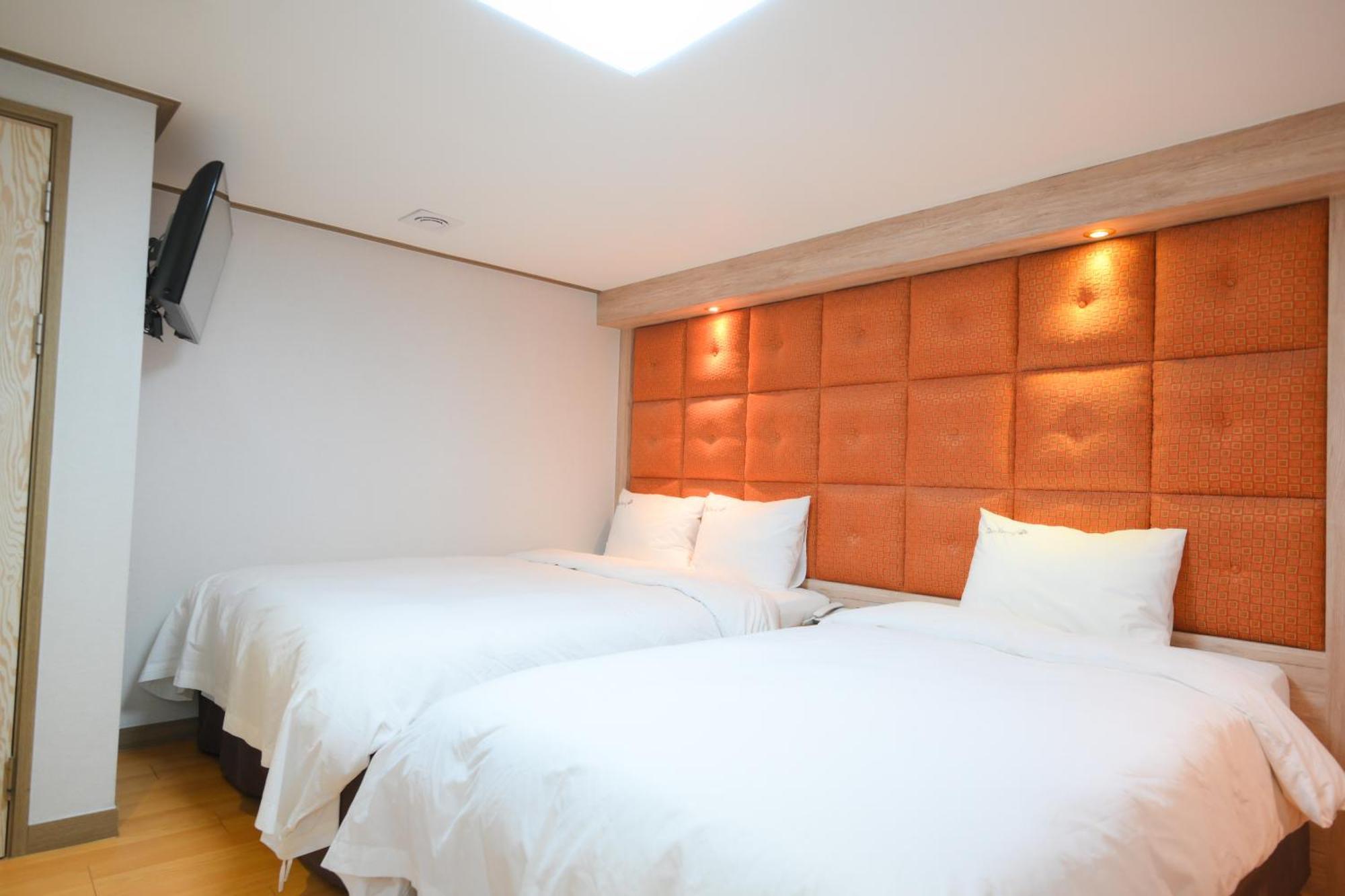 Daeyoung Myeongdong Hotel 3*